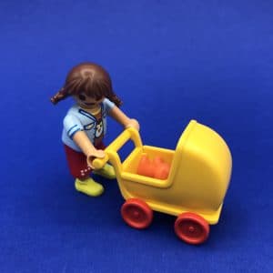 Playmobil-meisje-poppenwagen