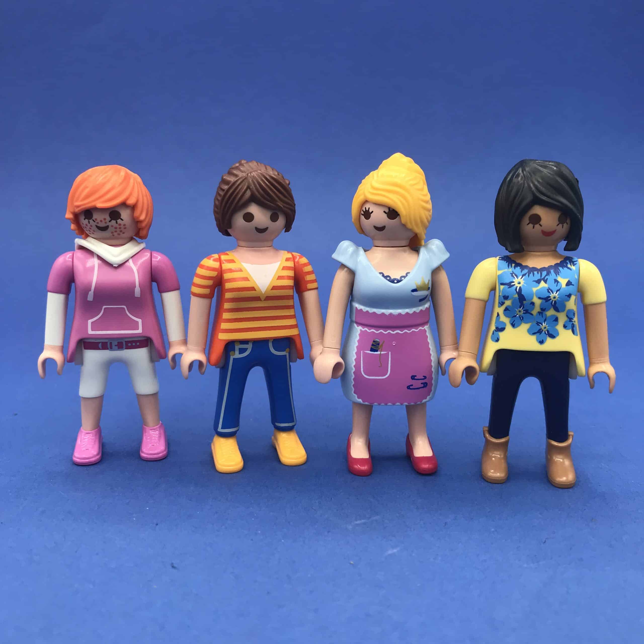 Playmobil Set Van Vier Pubers/vrouwen Met Blond, Bruin, Rood, Zwart ...